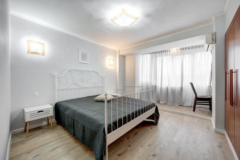 Piata Alba Iulia, apartament cu 2 camere decomandat, complet mobilat