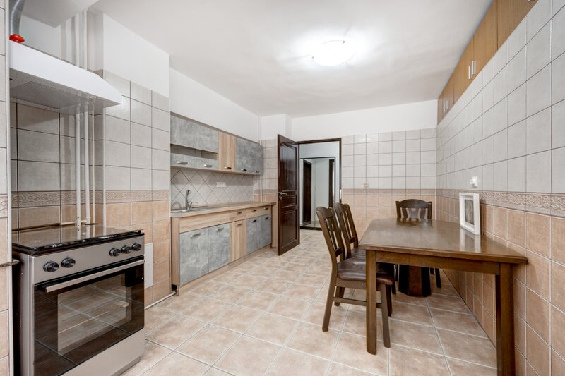 Piata Alba Iulia, apartament cu 2 camere decomandat, complet mobilat